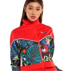 Nike Women’s Small Activewear Hyper Femme Flora Cropped Tropical Parrot Hoodie